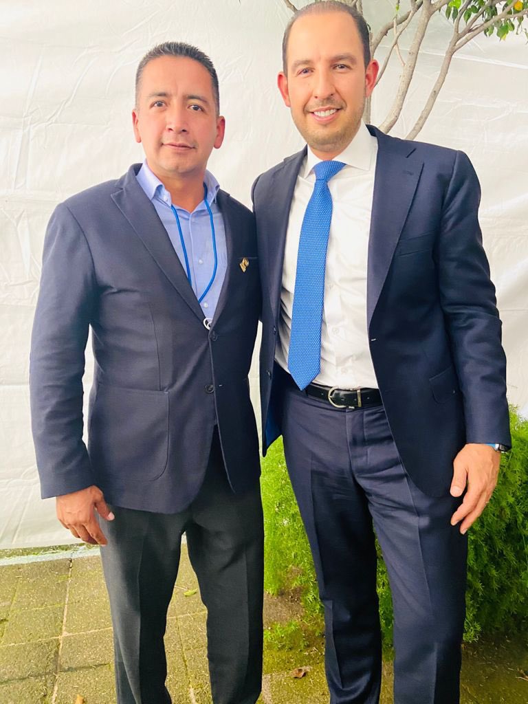 MundoTlatehui_'s tweet photo. Para mi fue un gusto saludar a @MarkoCortes, @STaboadaMx y @EnriqueVargasdV. El evento de hoy fue enriquecedor;  estoy seguro que la experiencia y el trabajo en equipo de las próximas administraciones panistas tendrán un cambio positivo para el país. https://t.co/k2ugy7EU6r