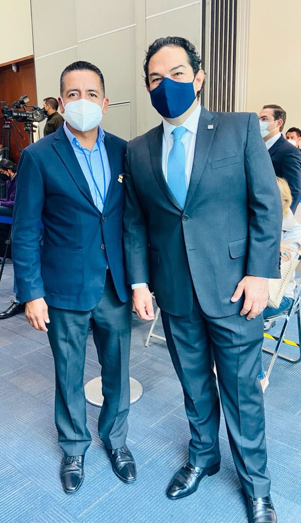 MundoTlatehui_'s tweet photo. Para mi fue un gusto saludar a @MarkoCortes, @STaboadaMx y @EnriqueVargasdV. El evento de hoy fue enriquecedor;  estoy seguro que la experiencia y el trabajo en equipo de las próximas administraciones panistas tendrán un cambio positivo para el país. https://t.co/k2ugy7EU6r