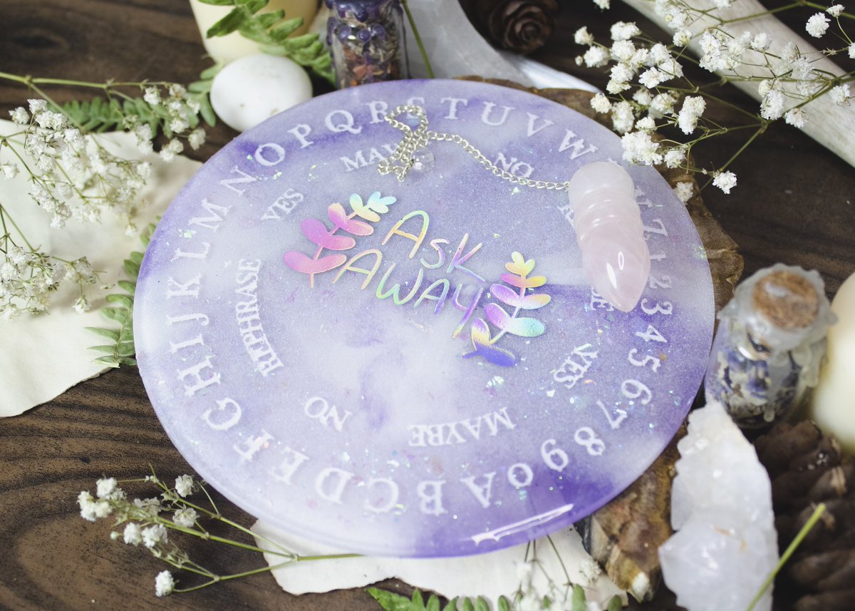 SpectralCottage's tweet image. I’m packing orders tonight ✨☁️🌙

If you order anything tonight I’ll ship it tomorrow morning🖤 we have a lot of amazing items check it out!