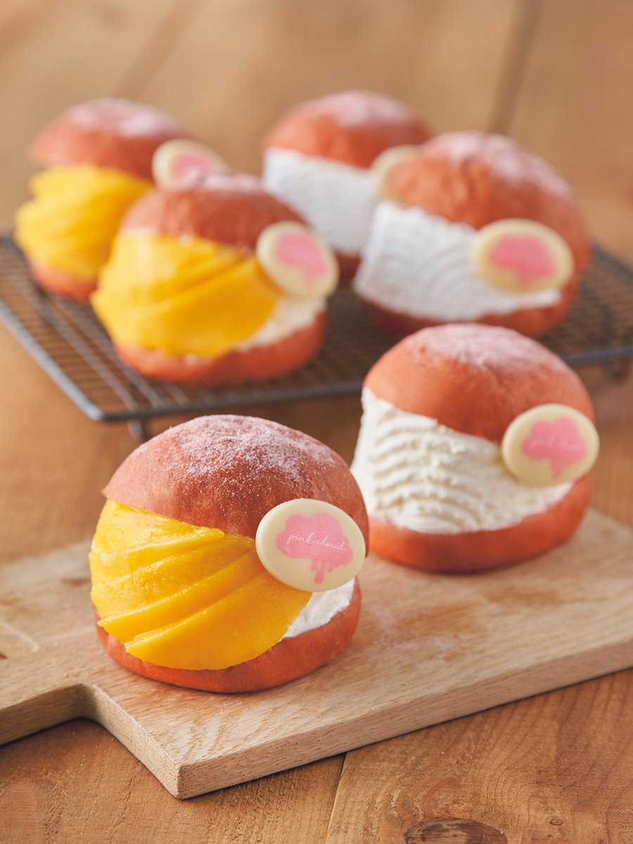 ユニバーサル スタジオ ジャパン公式 Pink Cloudから 夏の新商品news ローマ発 話題沸騰スウィーツ マリトッツォ を Pink Cloudらしい西海岸テイストにアレンジ 食べ歩きショットもかわいく撮れちゃう この夏イチオシフードです 詳しくは ユニバーサル スタジオ ジャパン公式 Pink Cloudから 夏の新商品news ローマ発 話題沸騰スウィーツ マリトッツォ を Pink Cloudらしい西海岸テイストにアレンジ 食べ歩きショットもかわいく撮れちゃう この夏イチオシフードです 詳しくは