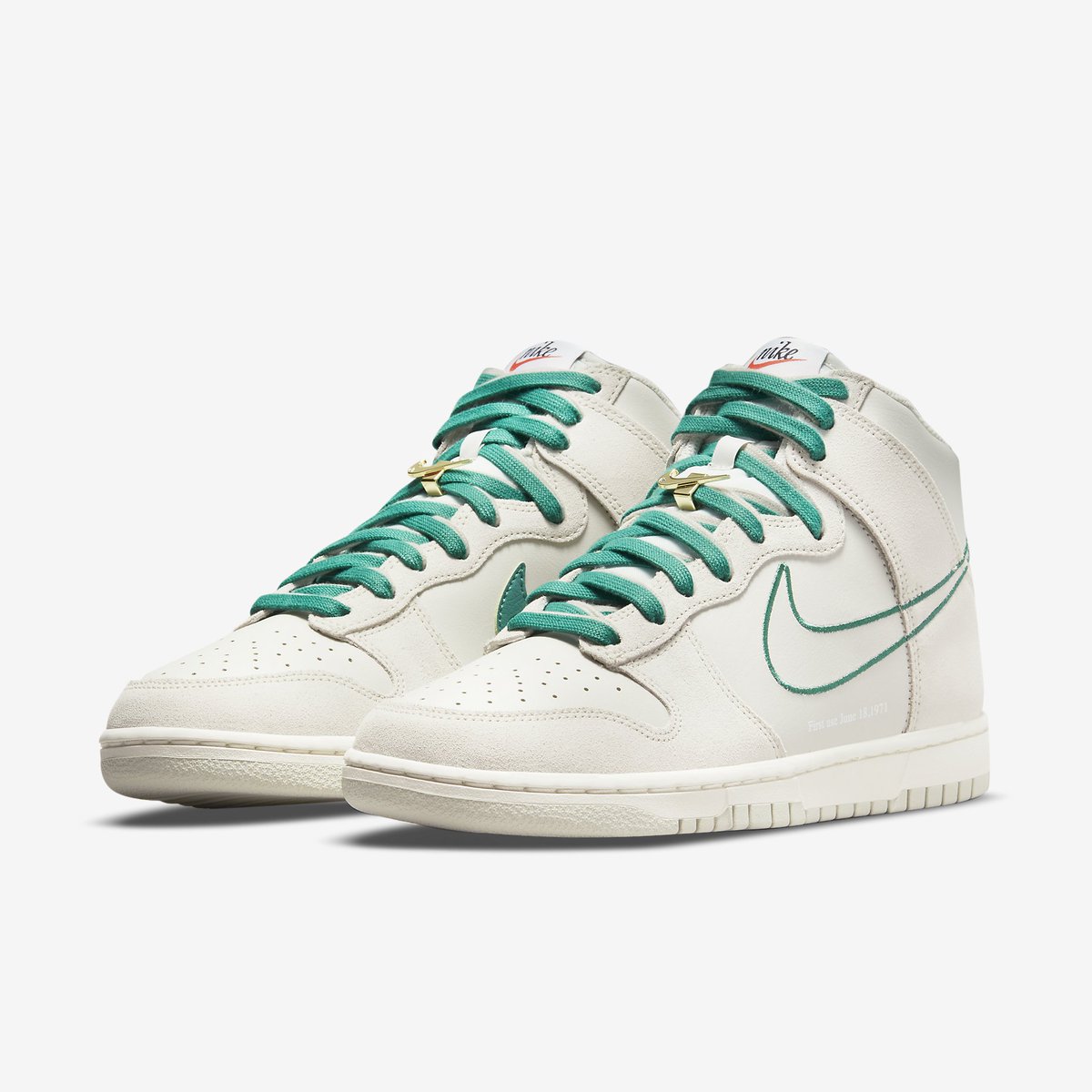 MoreSneakers.com tweet media