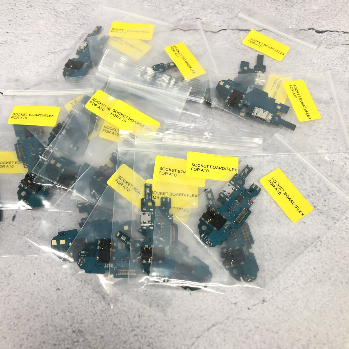 iPartsMall's tweet photo. Original charging boards stock.wholesale. https://t.co/gU4ct3sk13