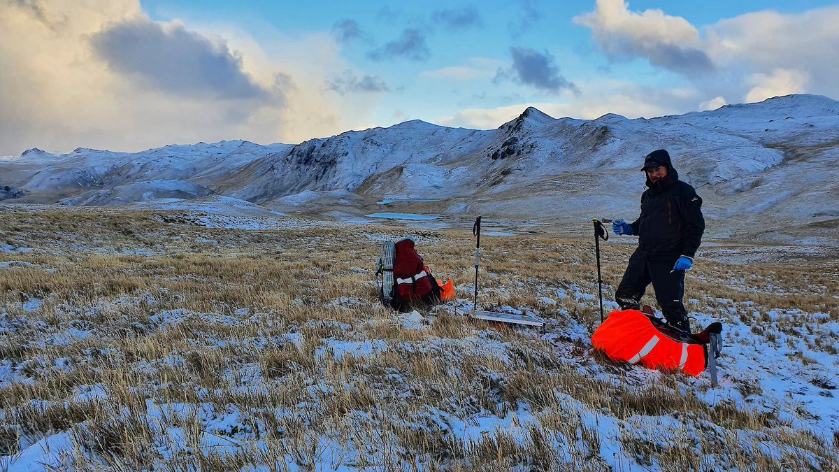 anuearthscience's tweet photo. Shaking up earthquake science on Macquarie Island! https://t.co/4XRGQTMVLY @AusAntarctic story on an exciting project solving tectonic puzzles by deploying seismometers across the tectonically active area known as the Macquarie Ridge. #ScienceANU #RSESrockstars https://t.co/6ed4EovOn5