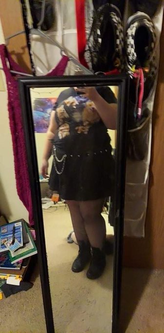 Why are none of y'all simping yet? https://t.co/62uln9IaOk