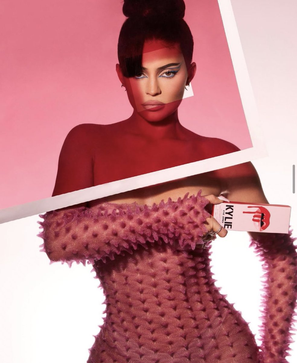 parlonsmakeup's tweet photo. La marque Kylie Cosmetics sera enfin bientôt disponible en France chez Nocibe, fini les frais de douanes pour nous✨💸 https://t.co/eZXu0tuzMV