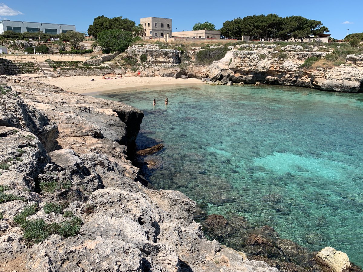 For our #WeAreInPuglia #Top4Theme of #Top4Harbours Our selection of bays, marinas, ports and moorings from #Puglia @CharlesMcCool @perthtravelers @Touchse @Giselleinmotion
↙️Porto Tricase,  #Salento
↗️Porto Vecchio, Monopoli
↘️Lido Colonia, Monopoli
#travel #tt #TravelTuesday