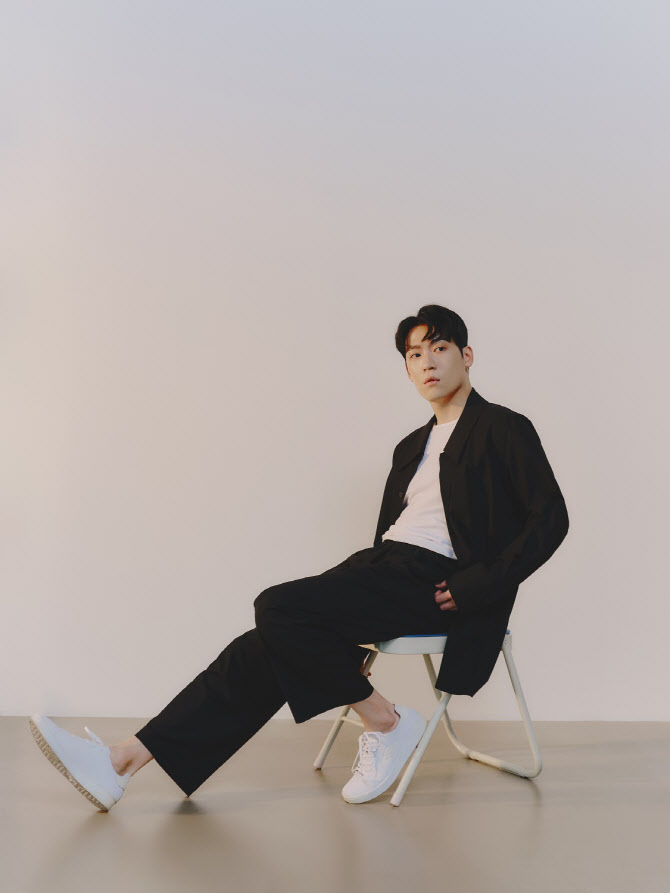 KoreanUpdates's tweet image. Agency shares that #JohnPark will be returning with 2nd mini album #outbox on 12 July. His latest release was in May with single #Daydreamer

naver.me/G7K4kVpV #KoreanUpdates RZ