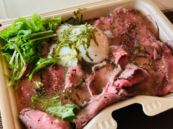 サクラメント Ue 3979 裸の王様 オーダー 塩ダレローストビーフ丼 シンプル ボリューミー そしてうまし タレもたっぷりで刻み海苔までついて現在割引キャンペーンで690円 満足 満腹 こりゃ大人気なわけだよ またオーダーしま す