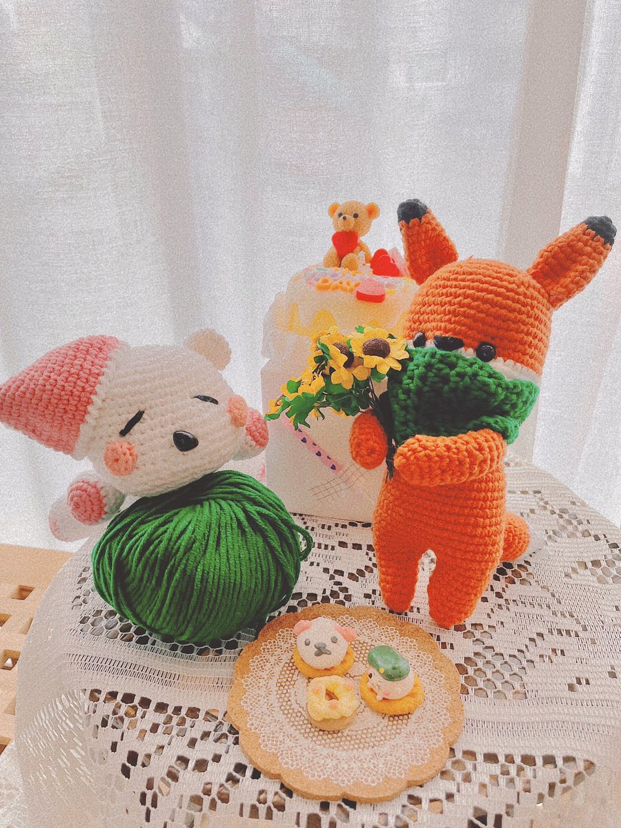 vaekku209's tweet photo. 5월부터 열심히 뜨개하던 그 모습..🧶🪡
놀러와서까지 한다고 .. 구박만 햇느데 ..
이 쪼꼬만 미니 연태 집 구현한 거 보고 놀라움을 금치 못하는 중 😱 
찐 정성에 내가 다 감동 받음 🥲
#인연으로만난우리연태 #카페지금여기
#연태 #YEONTAE #인투잇 #IN2IT
@withRiiiis https://t.co/Ad78DtUUvN