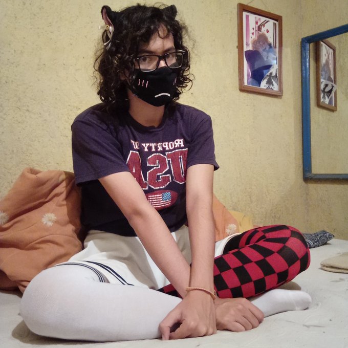 1 pic. got some checkered socks, which is the best combo? (=^???^=)

#femboy #thighsocks #thighs #cutefemboy