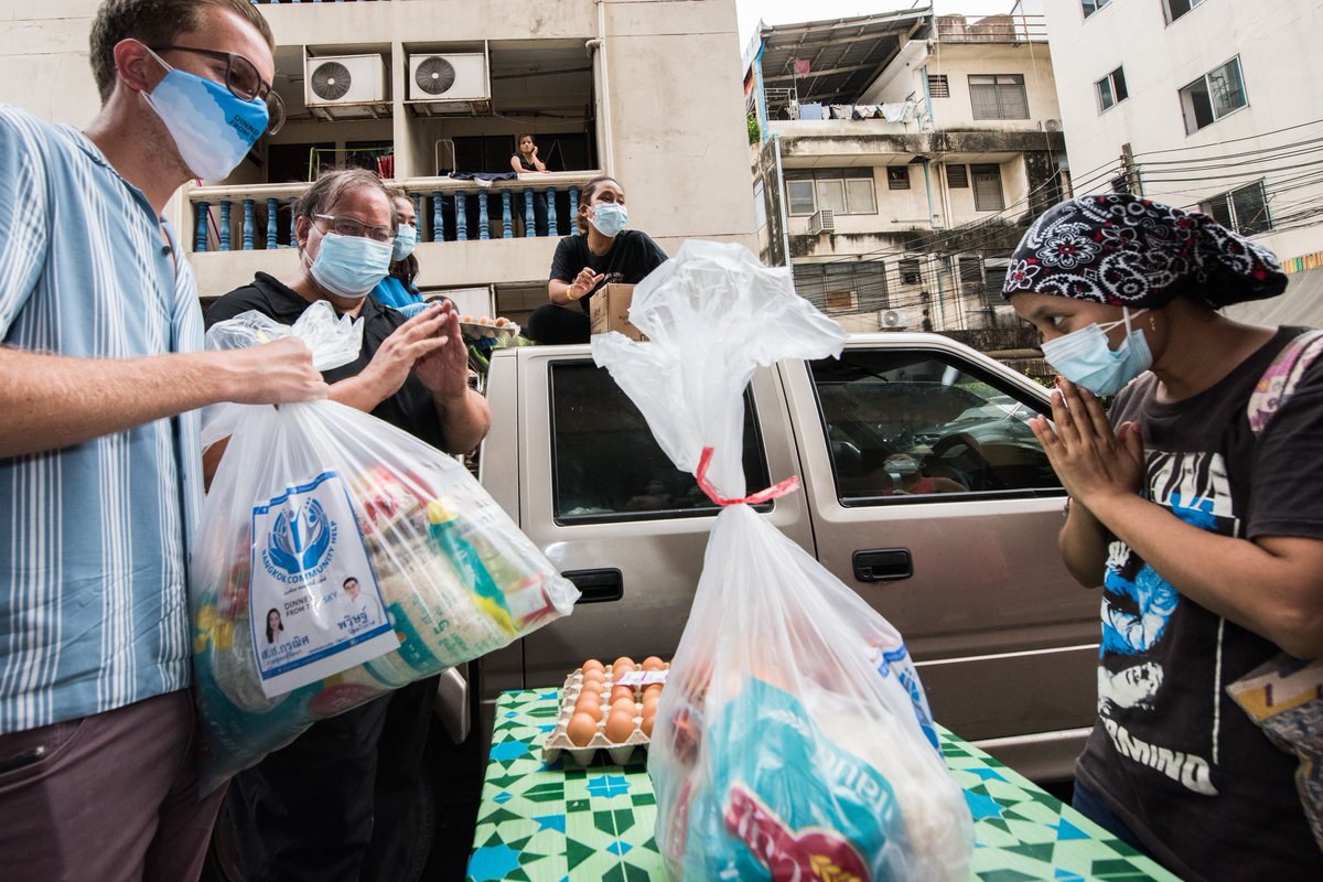 BKK_community's tweet photo. We are in Khlong Toei every single day. We average 2,000 hot meals a day, 2,000 care packages and 60,000 eggs per week, along with helping dozens of families with the Angels Program in dozens of communities. 🇹🇭🙏❤️

If you can, please consider donating, everything helps! 🙏🙏🙏❤️ https://t.co/osKlyEAcag