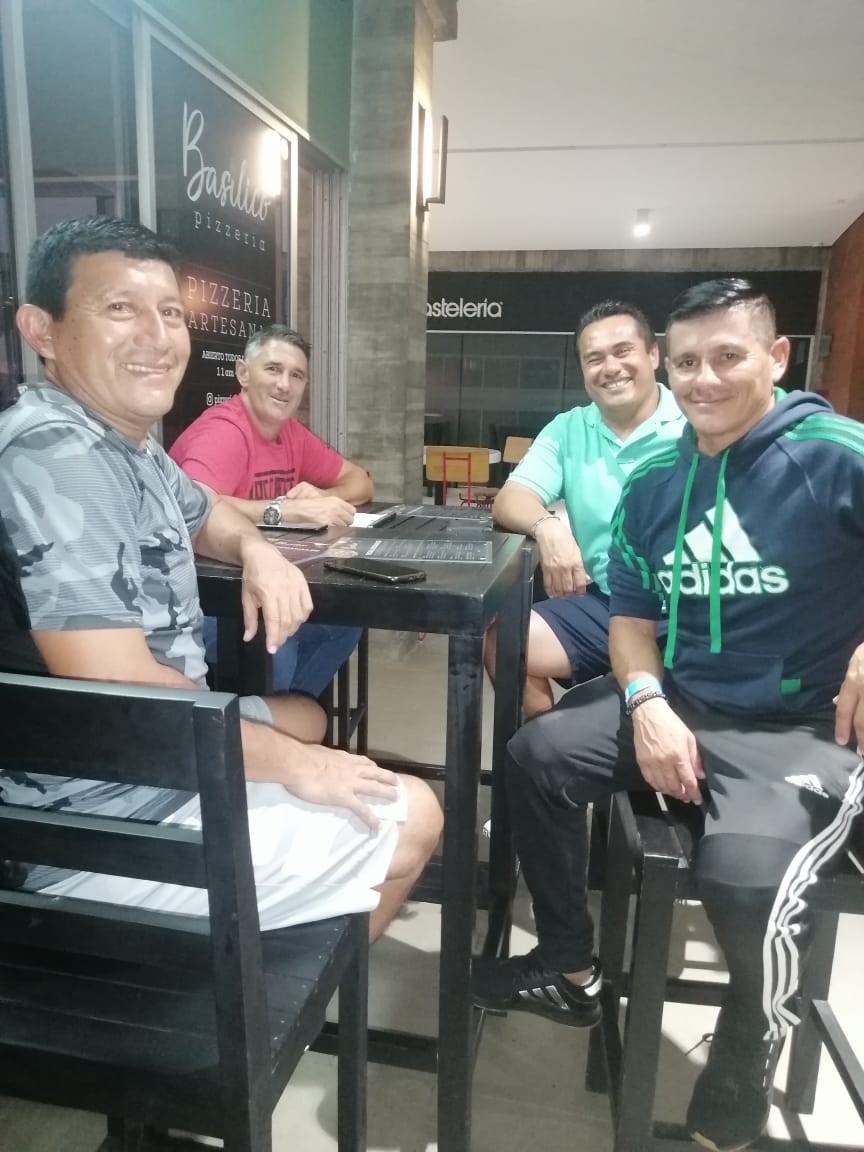 Reunión del cuerpo técnico del C.D. Águila, Pizzería Basilico San Miguel