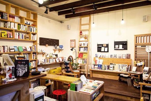 chekccori's tweet photo. 【韓国とつながるオンライン書店ツアー】
いよいよ明日(7/7)からスタート！　ただいま申込いただいた方にはご案内メールをPassmarketからお送りしました。お申込み時のアドレスになりますので、ご確認ください。
まだまだ続きますので、お申し込みは継続中♪
https://t.co/WXXWzICYBm https://t.co/jDykvm52QT