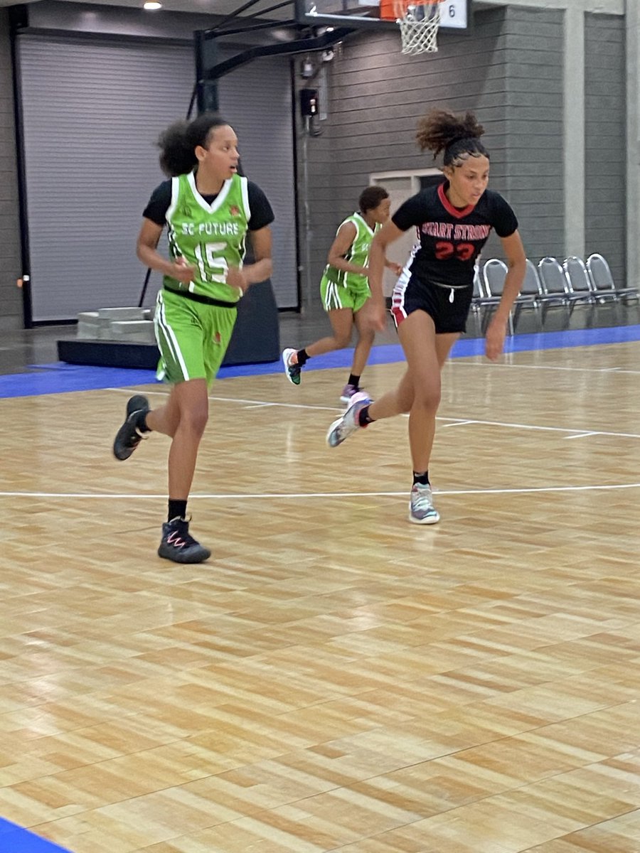 Logan_jordan15's tweet photo. Everyday I’m hustling..... this game is never over 1- 0 @Logan_jordan15 4pts /7 rebounds/5 steals / 3 assists ....defense above everything #run4rosesclassic2021 #scfuture #baller4life we step on the court at 11:30am if you not ready we are!! https://t.co/doi9nVQCYs