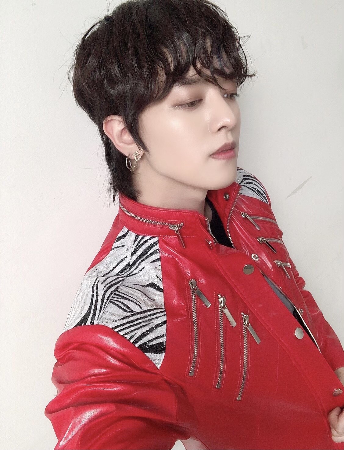 ONEUS on Twitter: “[#RAVN] 🌹🔥 👑🧛🏻🧟‍♂️…