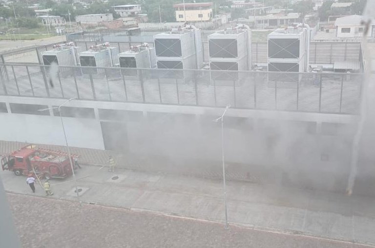 xaviersantos_ec's tweet photo. 🚩Los incendios en los hospitales de Manabí.🚩Hoy fue el HEP. Evidencia la grave crisis hospitalaria. NECESITAMOS RESPUESTAS; ¿Casualidad, Negligencia, Ineptitud? 
Pedimos mesura y tranquilidad a familiares de los pacientes. La comunicación efectiva es fundamental. @juanfra_nunez https://t.co/htAgSWYlxd