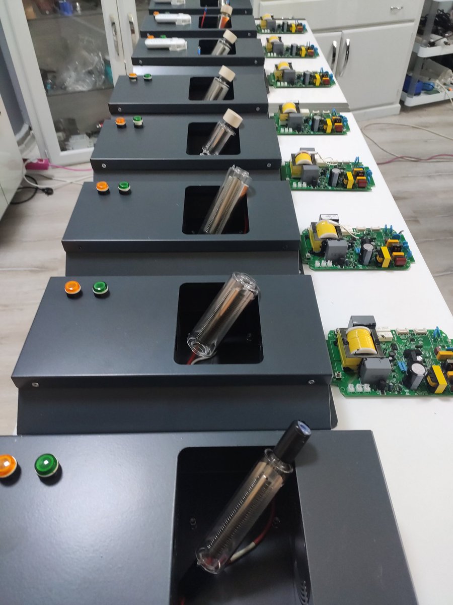 KarbomerSavunma's tweet photo. Hayatınızı daha güvenli bir şekilde yaşamak mı İstiyorsunuz Far-UV 222nm  insanlar için güvenli olan ve patojenleri etkili bir şekilde yok eden yeni bir UV ışık teknolojidir  #FarUVC #222nm #far222 #faruvc222 #uvclamp #uvcled  #karbomer #uvc #uvc222nm https://t.co/CEMmcf9gaC https://t.co/AmR2CgoMvz