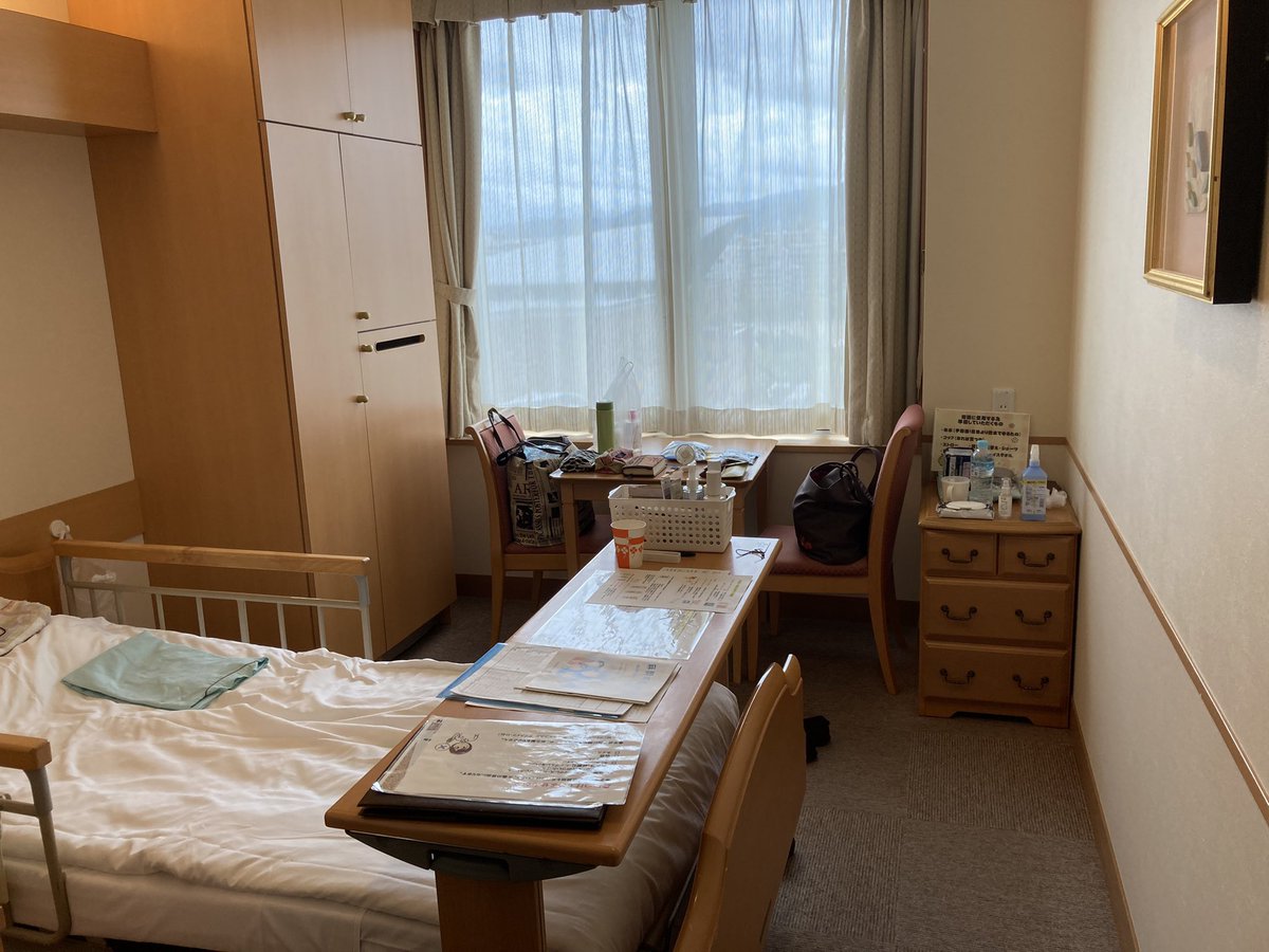 とうとう本日10時に入院しました
部屋のあちこちを、除菌して荷物をとりあえず出して昼ごはん待ち🍴
PCR検査の結果が出たらエコー検査の予定。
昼前に下剤飲まされ、15時にまた別の下剤を飲むらしい。

#子宮筋腫