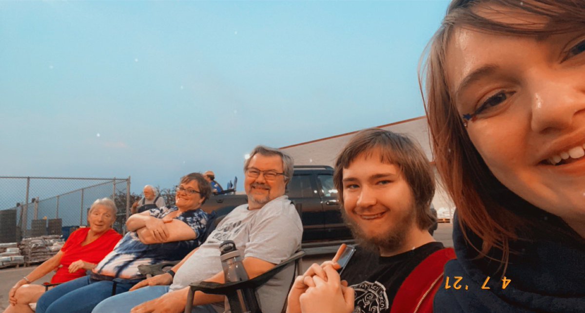 EmmaBut97415490's tweet photo. Photos from yesterday! We had a great time! ♥️🎇 https://t.co/sIHpQ8unnA