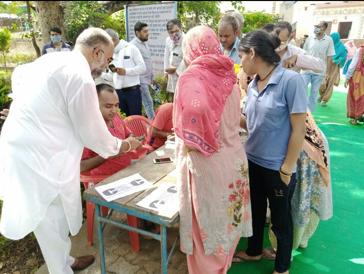 dmjagdeep's tweet image. जिला रेवाडी के गाँव कंवाली मे CSC कि तरफ से एक महा-आयोजन किया गया। जिसमे अनेको ग्रामवासियों ने सीएससी के द्वारा दी जाने वाली सभी सेवाओं  का लाभ लिया व CSC Services के एक एग्ज़िबिशन के द्वारा विभिन्न सेवाओं कि जानकारी प्राप्त कि..
#cscrewari 
#cscatyourdoorstep
#cscdigitalVillage