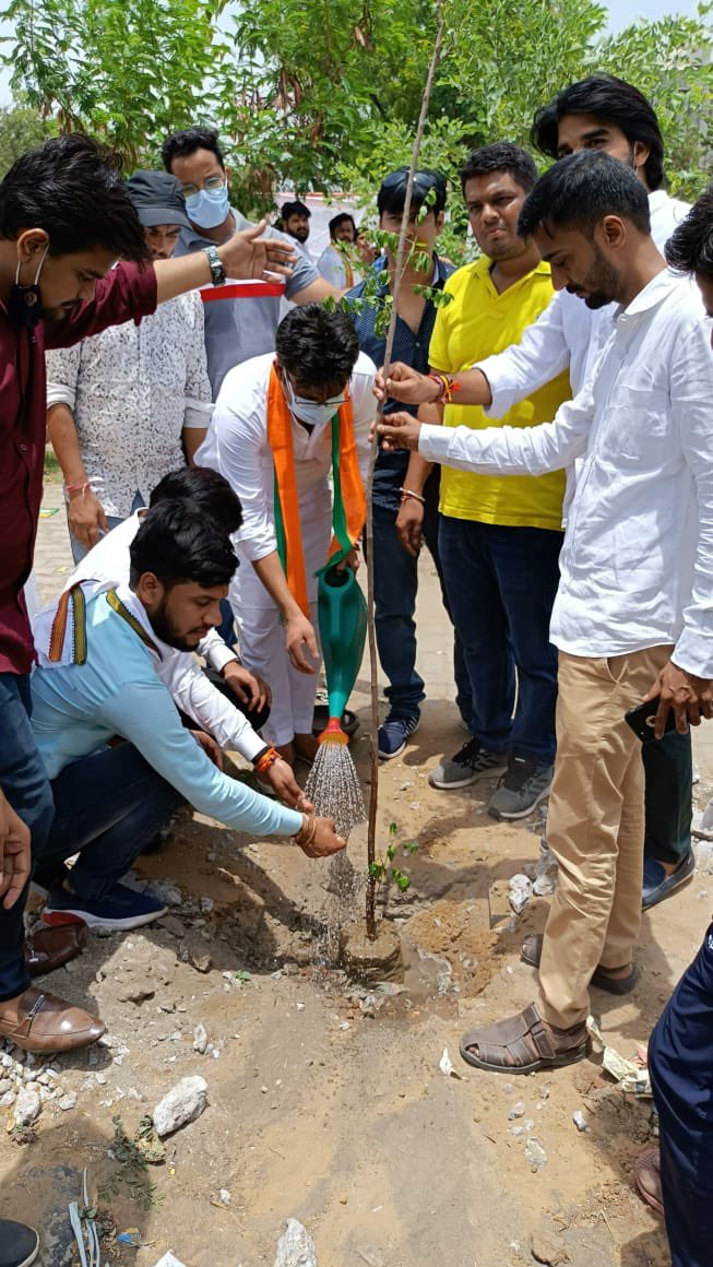 HimanshuSBJYM's tweet photo. Sharing my photo planting tree. Please share yours. #BJYMPlantsTree https://t.co/678nxxoaqm