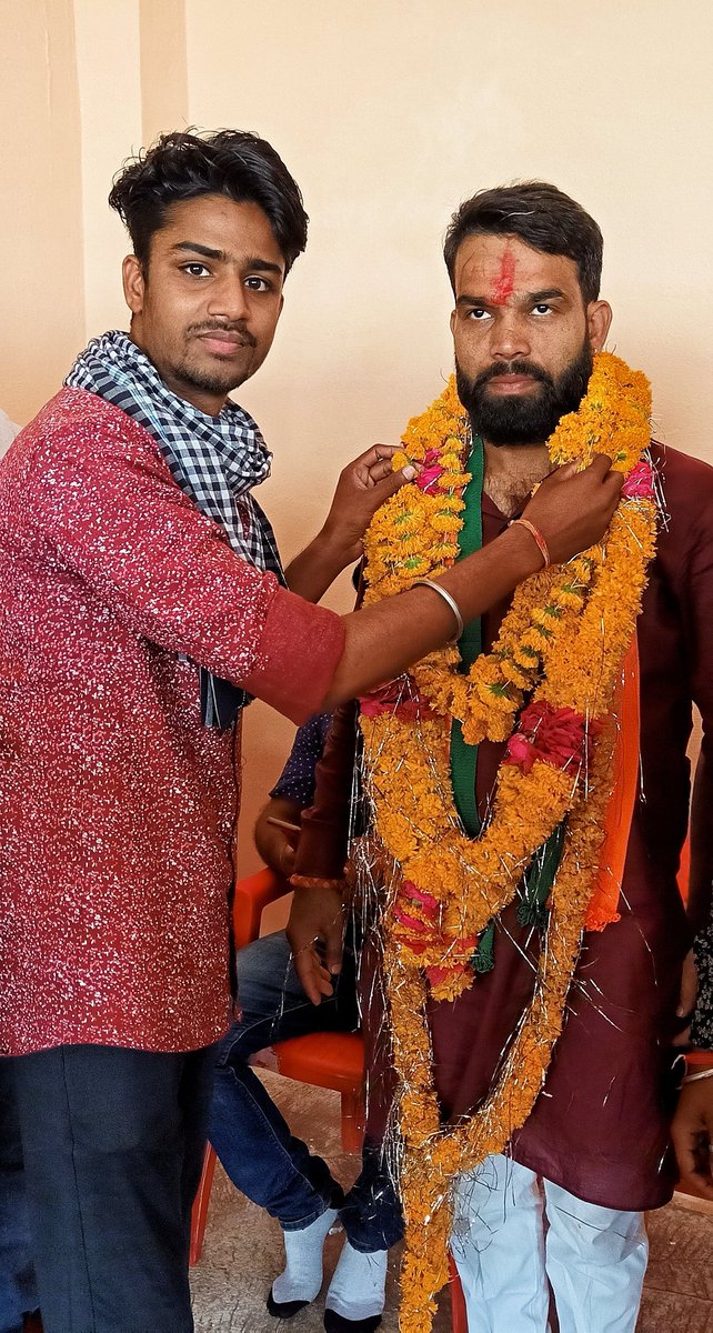 नव-नियुक्त भाजपा युवा मोर्चा देहात जिलाध्यक्ष युधिष्ठर जी खटाणा के आगमन पर सभी मित्रों द्वारा स्वागत किया