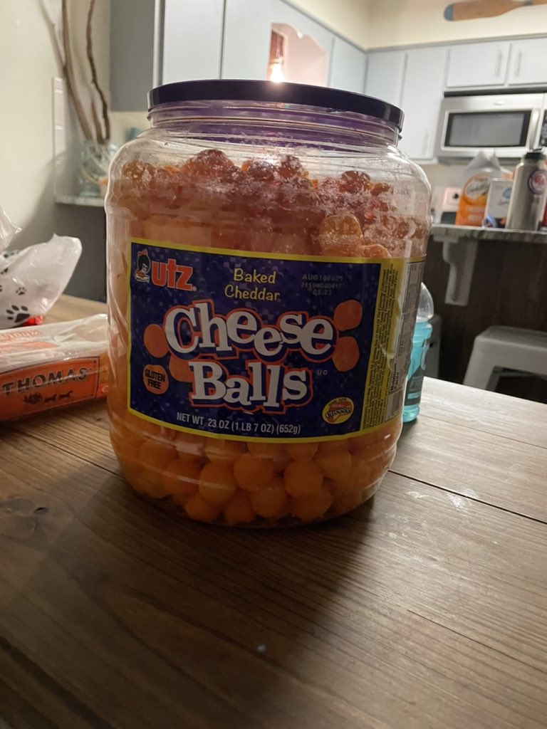 imjme4's tweet photo. @MarkRicht Literally just asked my husband “why are you eating those?” https://t.co/bZIs0U6ALJ