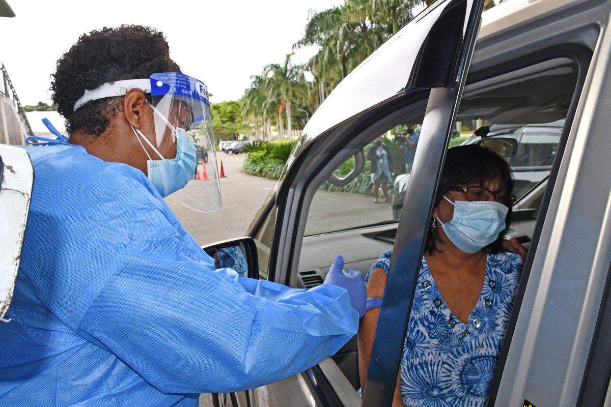 FijiGovernment's tweet photo. DRIVE THROUGH VACCINATION – FIRST FOR FIJI  

Hundreds of Fijians participated in the vaccination drive at Albert Park, receiving vaccinations from the comfort of their cars.

Click here to read more: https://t.co/Gk4x8Ce4jM

#FijiNews #TeamFiji #FijianGovernment #Fiji https://t.co/v2Oo4vLNNr