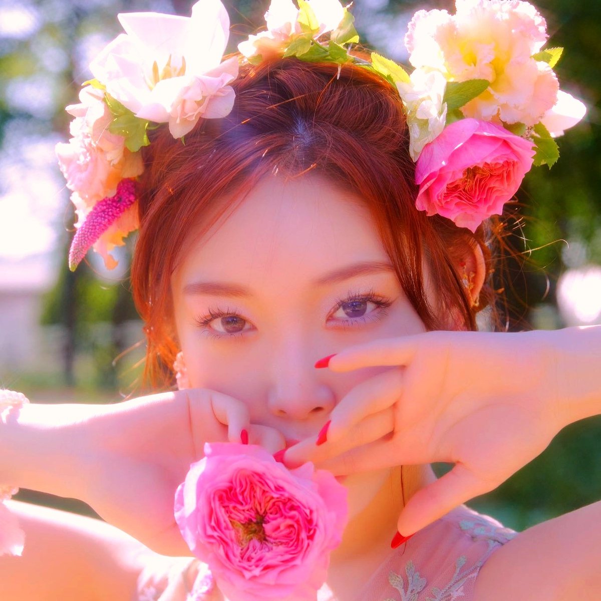 yezyjpg's tweet photo. #1YearWithPlay
mv paling aesthetic, koreografi bagus banget, outfit chungha + dancer 🤩 https://t.co/73HxfH8WxO