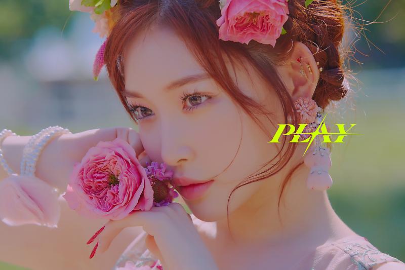 yezyjpg's tweet photo. #1YearWithPlay
mv paling aesthetic, koreografi bagus banget, outfit chungha + dancer 🤩 https://t.co/73HxfH8WxO