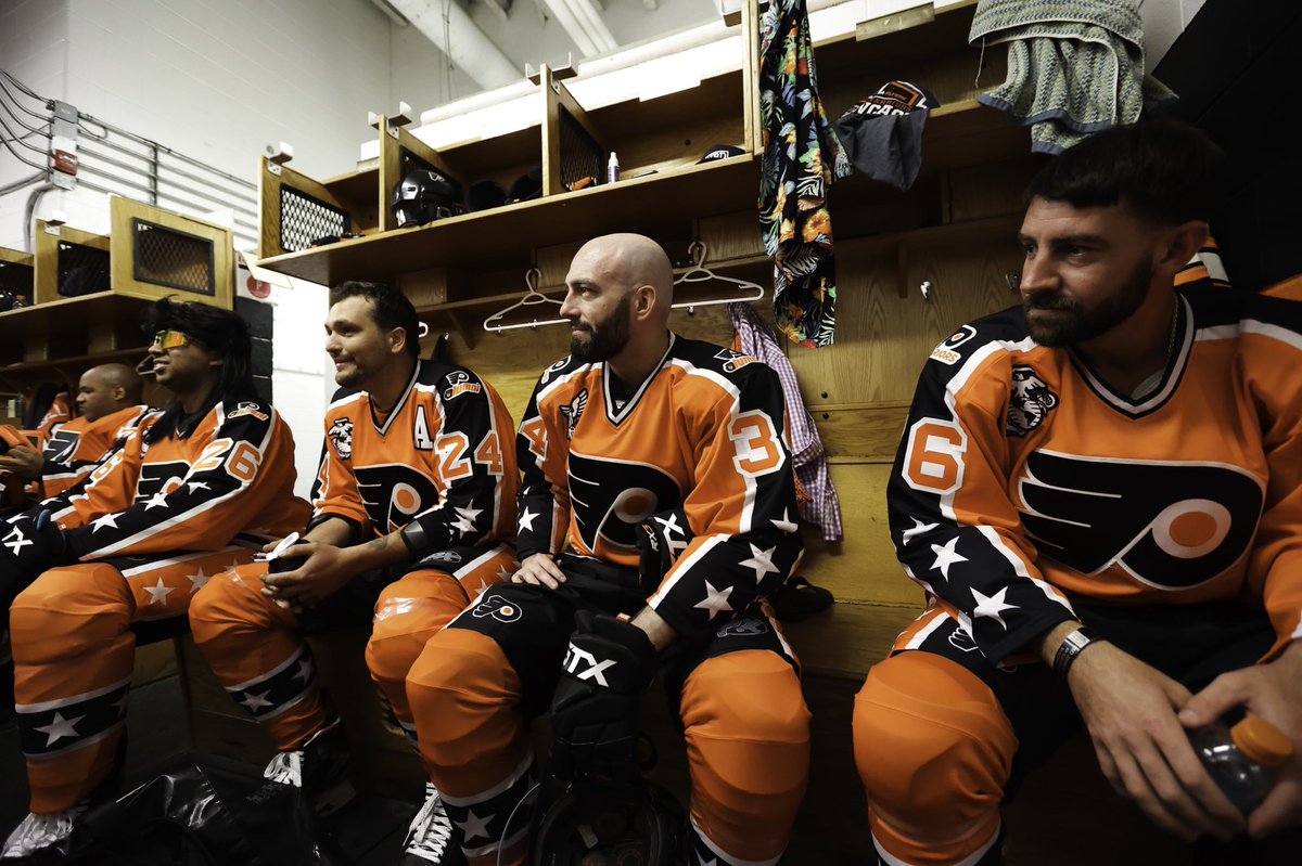 pmfoster14's tweet photo. Thank you @heatherbimages for the amazing photos of a spectacular night. Getting to take the ice with the @FlyersWarrior against the @FlyersAlumni was truly unforgettable. #forecheckbackcheckpaycheck #ferda #veterans https://t.co/2S0Ipglnti