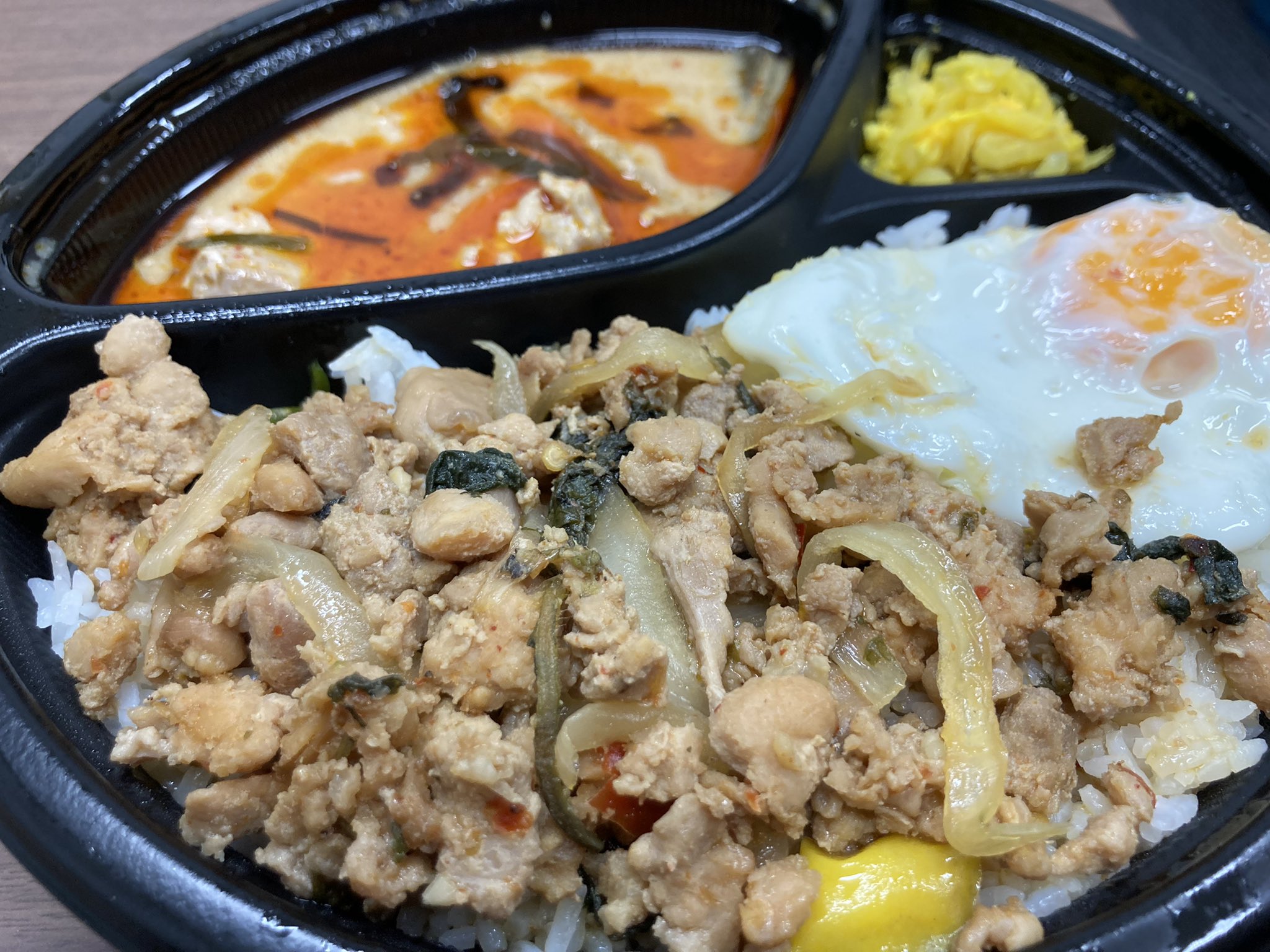 佐藤ペイ助 ガパオ Amp レッドカレー弁当 タイ王国食堂ソイナナ タイ料理 テイクアウト お弁当 新橋オヤジ飯 東銀座 T Co 91vd6g6wj7 Twitter