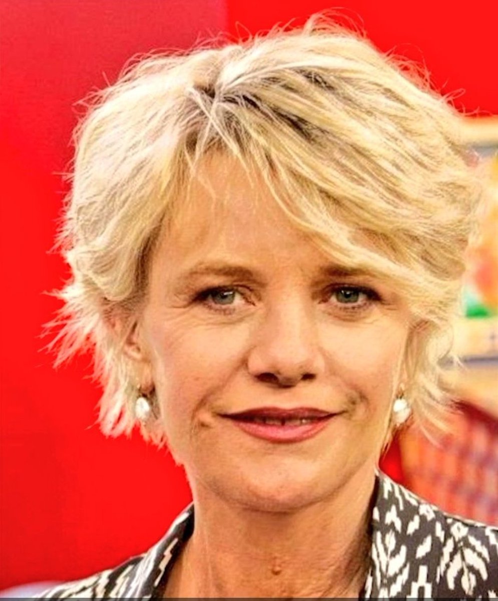 jeanserran's tweet photo. #affaireconclue #France2
Au programme d'été !!
#CroisonLes : 🤔
#julienCohen /Tom Cruise .
#SophieDavant /Meg Ryan
#PierreJeanChallencon /Brad Pitt
#CarolineMargeridon /Jennifer Aniston https://t.co/22CmjaJDLu