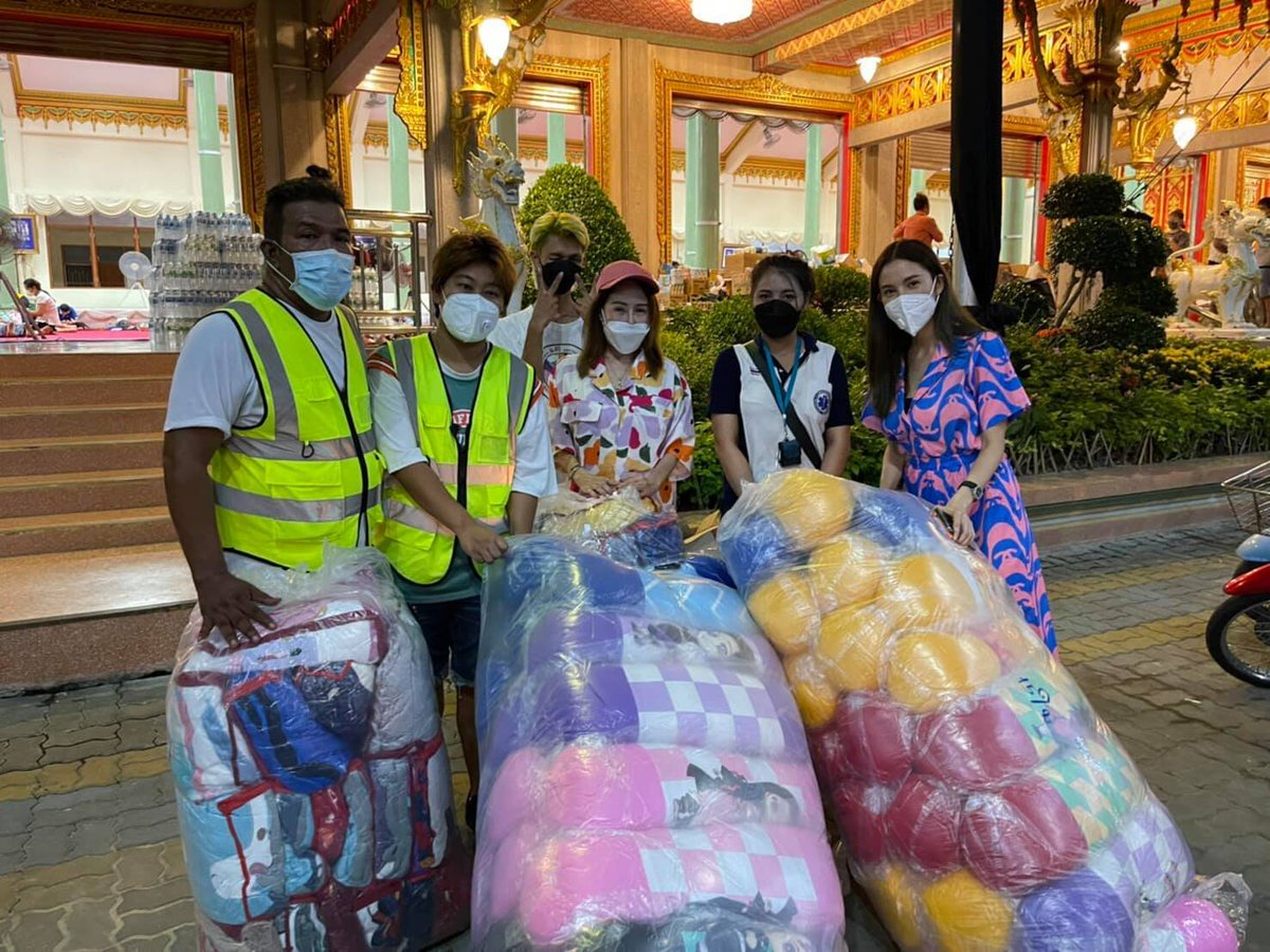 VolunteerMedTH's tweet photo. ทางทีม DNA ขอขอบคุณทุกๆ แรงสนับสนุนที่ส่งมาอย่างไม่ขาดสายทั้งเวลาที่ทีมเราขอความช่วยเหล���อ และตอนนี้ไฟได้ดับลงแล้ว แต่สิ่งของ หรือทุนทรัพย์ที่ทุกคนร่วมบริจาคเข้ามา จะถูกไปเป็น
- หน้ากากกันแก๊ส ให้แก่พี่ๆ จนท. ดับไฟ ไว้ใช้สำหรับเหตุการณ์ในอนาคต หรือหากเกิดการลุกติดต่อเนื่องอีก https://t.co/6BECE36Ett