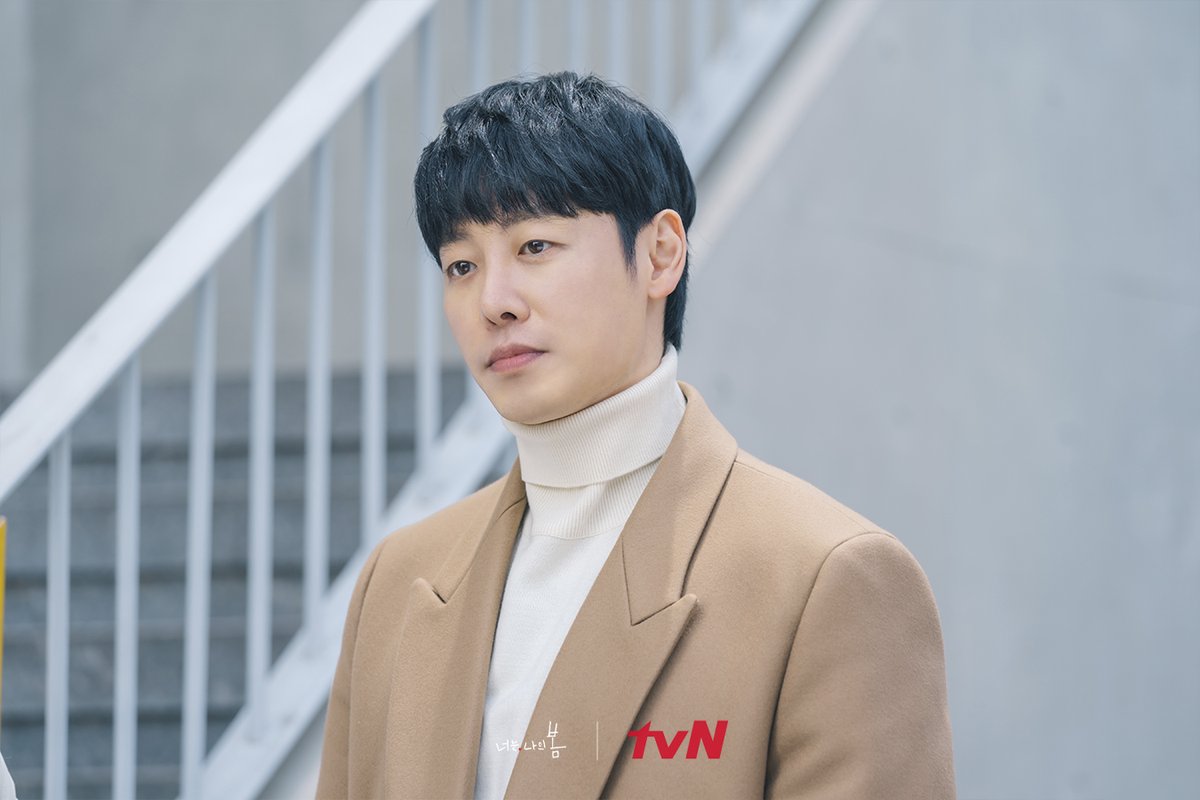 CJnDrama's tweet photo. 스틸로 복습하는 너나봄 1화 하이라이트🌸

달달 눈빛🍯부터 이글아이🔥까지!
너나봄 단짠매력에서 헤어나올 수가 없어요😆

[월화] 밤 9시 tvN
#너는나의봄 #youaremyspring #tvN #월화드라마
#서현진 #김동욱 #윤박 #남규리 https://t.co/fXerdMPYpw