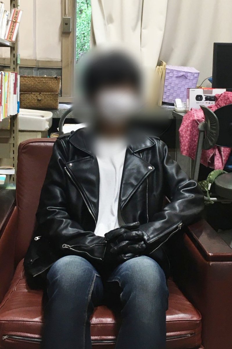 66E_whodunit's tweet photo. 登場人物紹介②
U君(キャスト:AYさん)
…突如として綾辻邸に��れた謎の青年。不敵な笑みで綾辻の心を掻き乱す。 https://t.co/aMvwLGi5M2