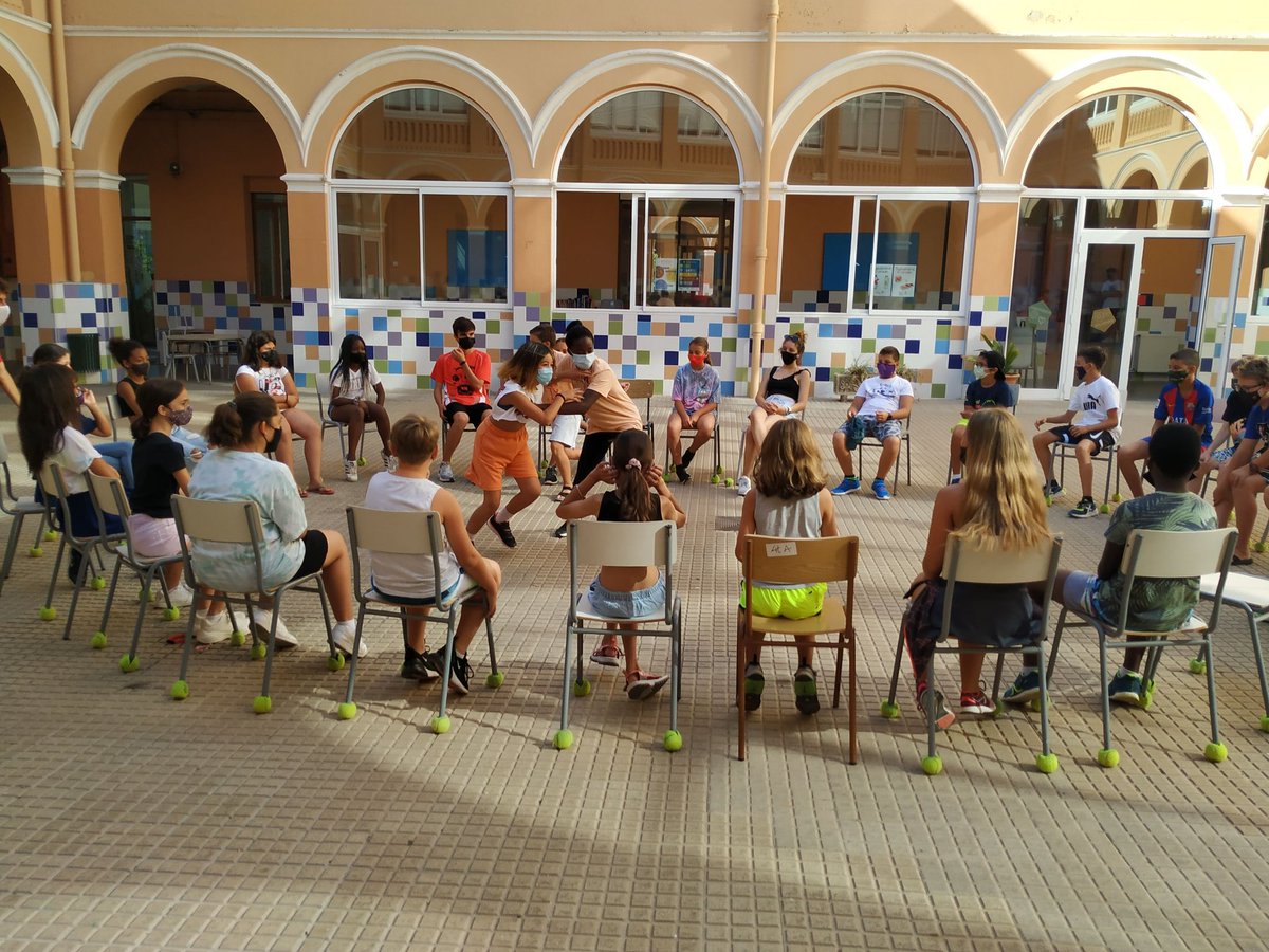 SalesiansMAT's tweet photo. #CasalEP 🤹‍♂️ Fabriquem pilotes de malabars i posem en pràctica les nostres habilitats. https://t.co/1vruXXNdMl
