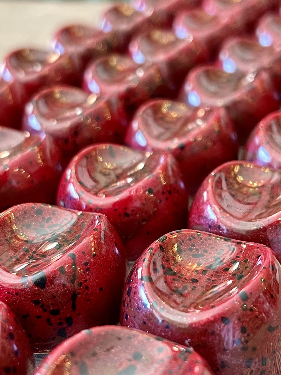 -
𝑌𝑜𝑢'𝑟𝑒 𝑗𝑢𝑠𝑡 𝑡𝑜𝑜 𝑔𝑜𝑜𝑑 𝑡𝑜 𝑏𝑒 𝑡𝑟𝑢𝑒
𝐶𝑎𝑛'𝑡 𝑡𝑎𝑘𝑒 𝑚𝑦 𝑒𝑦𝑒𝑠 𝑜𝑓𝑓 𝑜𝑓 𝑦𝑜𝑢 😍
𝑹𝒆𝒅 𝒃𝒐𝒏𝒃𝒐𝒏 🍒 Treat yourself 🥰

#Dopamine #LoveDopamine #belgiumchocolate #Chocolate #milkchocolate #darkchocolate #whitechocolate #rubychocolate #chocolove