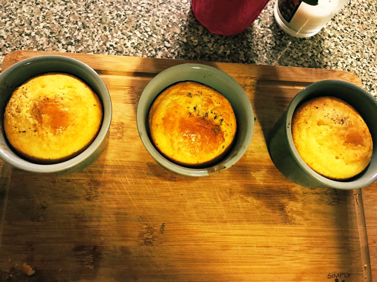 Missfoodhacktr1's tweet photo. Hey Foodies! Turning up with smoked collard greens with some jalapeño garlic corn muffins ! Lots of spices for a Monday! The best secret is to dunk your muffin in the greens! 🙌🏾🙌🏾❤️#drizzlewithlove #food #kitchencooking #Greensboro #cornbread @Fooddotcom https://t.co/KBtqHjcDBw