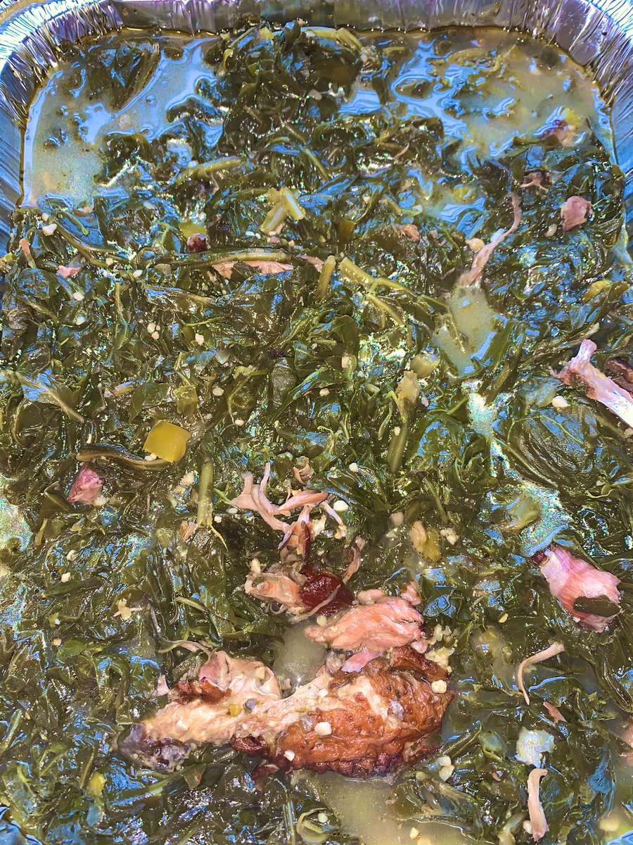 Missfoodhacktr1's tweet photo. Hey Foodies! Turning up with smoked collard greens with some jalapeño garlic corn muffins ! Lots of spices for a Monday! The best secret is to dunk your muffin in the greens! 🙌🏾🙌🏾❤️#drizzlewithlove #food #kitchencooking #Greensboro #cornbread @Fooddotcom https://t.co/KBtqHjcDBw