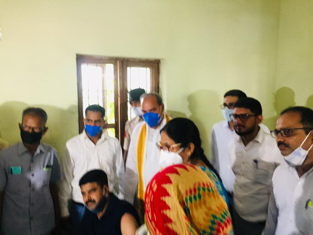 dmjagdeep's tweet image. ग्राम कँवाली, रेवाडी मे CSC द्वारा आयोजित कार्यक्रम मे गाँव कि लडकियों को सीएससी द्वारा सेनेटरी पैड व नागरिको को मास्क व सेनिटाईजर बाँटे गऐ।.....

#Wifichoupal #DigitalVillage
#cscrewari