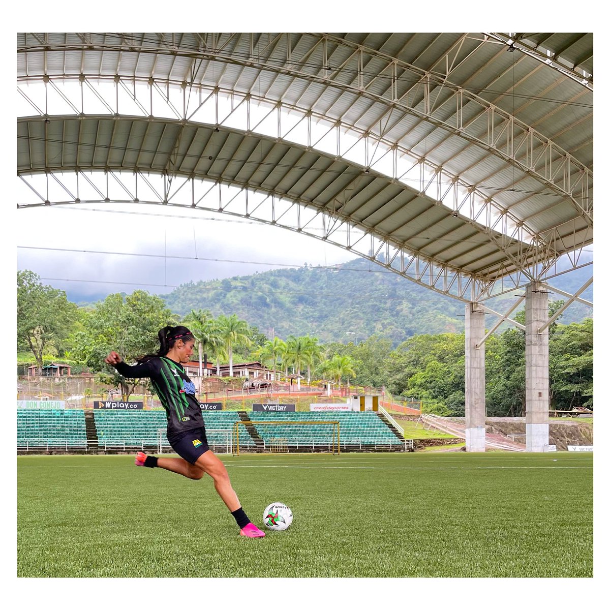 Re_NaTa_A's tweet photo. El lugar donde se trabaja para cumplir sueños.💥⚽️🎯
#xghosted #superspectral #creadoconadidas @adidasco https://t.co/3I3TOVGl15