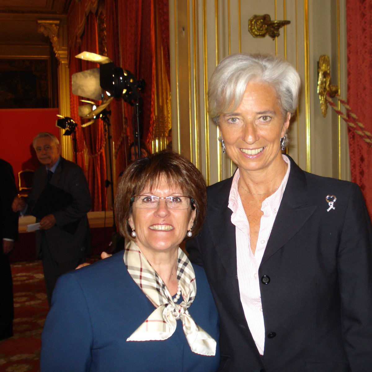 Martineb34's tweet photo. @MIF_Expo @AgnesRunacher @alaingriset Quel beau souvenir #PalaisdelElysée  ce 14 mai 2009. Les premiers auto-entrepreneurs dont je faisais partie étaient invités par #NicolasSarkozy son ministère des finances était présent #ChristineLagarde   #creationmartineb https://t.co/Bm2I6caJpg