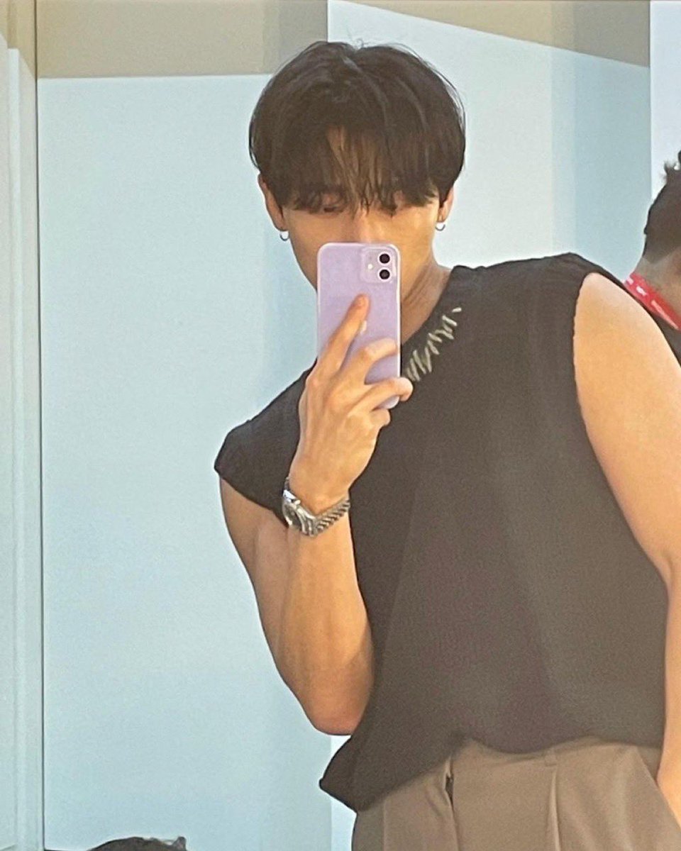 hey i’m bentley, and i’m in need of new mutuals. if you could like &amp; rt, it would mean a lot. let’s be friends, yeah?