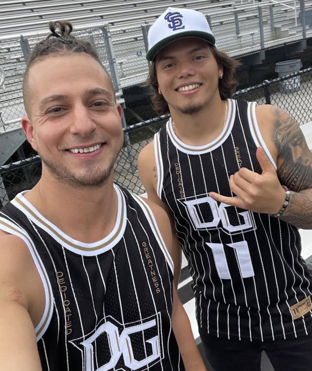 New <a href="/1KnightStandUCF/">#OneKnightStand UCF Podcast</a> with <a href="/MoneyMooUCF/">Money Moo</a> is out! 

We talk to <a href="/_dillongabriel_/">Dillon Gabriel</a> about <a href="/dgthebrand/">DG the Brand</a> along with a variety of UCF topics

Also a long breakdown of all the NIL news, playoff expansion, &amp; #MoosMailbag

Listen &amp; subscribe! 👇🏼
oneknightstanducf.com/podcast/