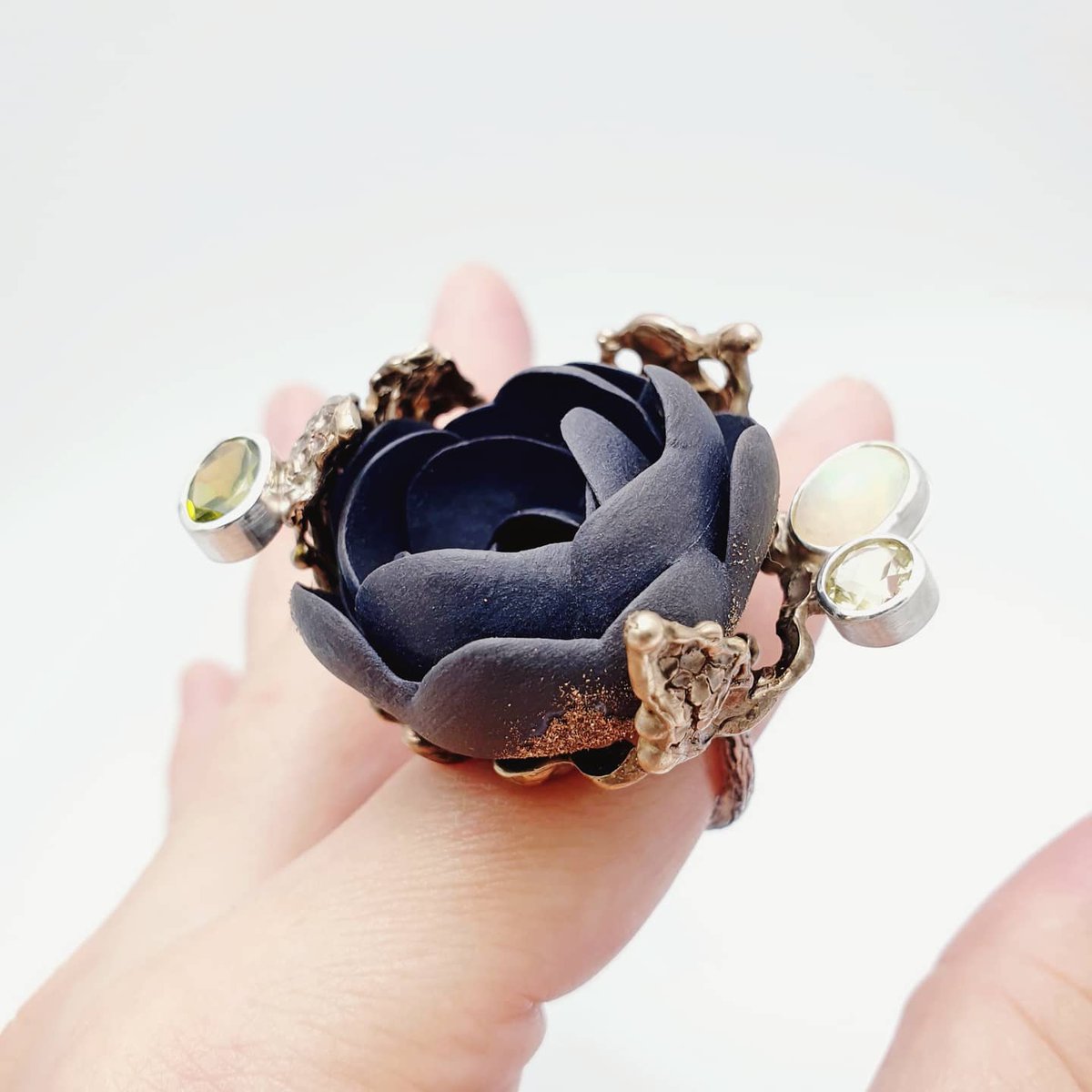 MBelicovici's tweet photo. Another #black bloom wrapped in #metal lace.

#jewelry #contemporaryartist #sculpture #moderndesign #art #modernart #jewelrydesign #fashion #inspiration #jewelry #artobject #artgallery #statementjewelry
#StreetStyle 
#ジュエリー 
#リング
porcelain #peony by #artist Daniela Cățoi https://t.co/4xfrIX8a64