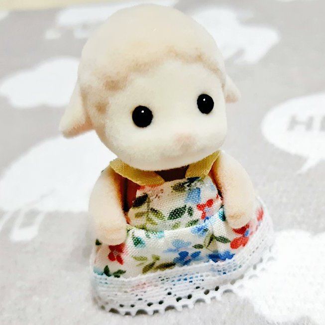 beee_pecora's tweet photo. ヒツジの赤ちゃんに出会ったのが全ての始まり。主にお洋服を作って愛でております。シルバニア友達が欲しくてアカウント作りました。よろしくお願いします🐏💕

#シルバニア好きと繋がりたい #シルバニアファミリー #シルバニアの赤ちゃん #シルバニア服 https://t.co/5URkqhwJDh