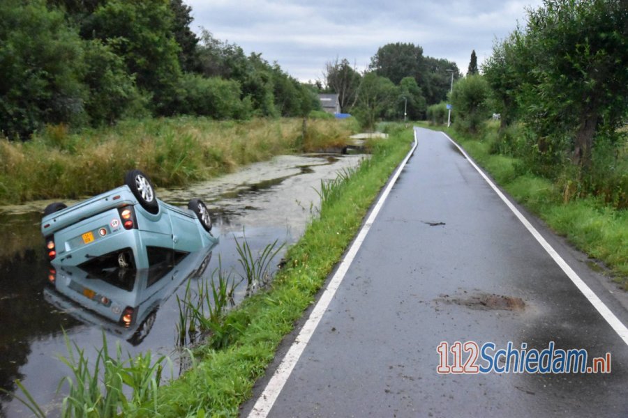 Invalidevoertuig raakt te water aan de Groeneweg in #Schiedam. 112Schiedam.