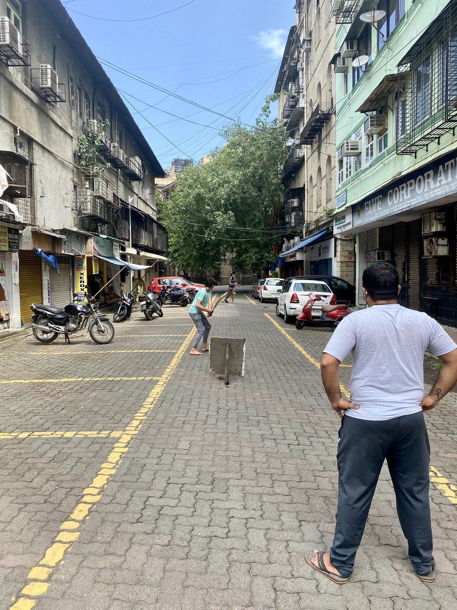 Takeoffwithguru's tweet photo. Gully cricket 🏏 

Had it not been for COVID-19, there would have been more players in this picture. Watching them play brought back so many good memories from back in the day.

Clicked this picture on Sunday while walking through the lanes at Fort in Mumbai. 📸 https://t.co/oKz6lUfm7p