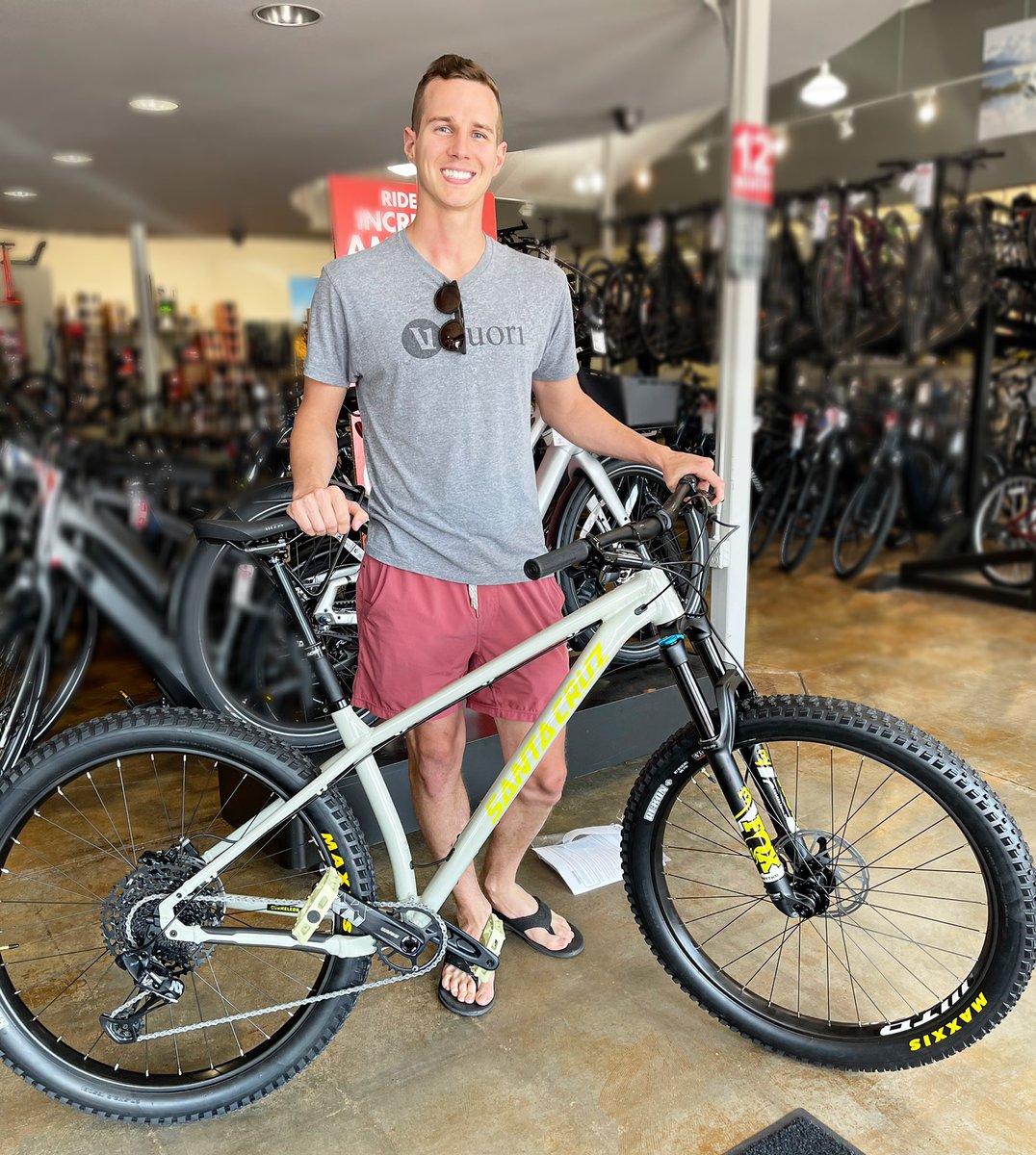 Happy #happy #newbikeday , Nate!!! Hope your new @santacruzbicycles #chameleon will take you for the #ride of your life! #mtb #singletrack #hardtrail #plussize #erikssf